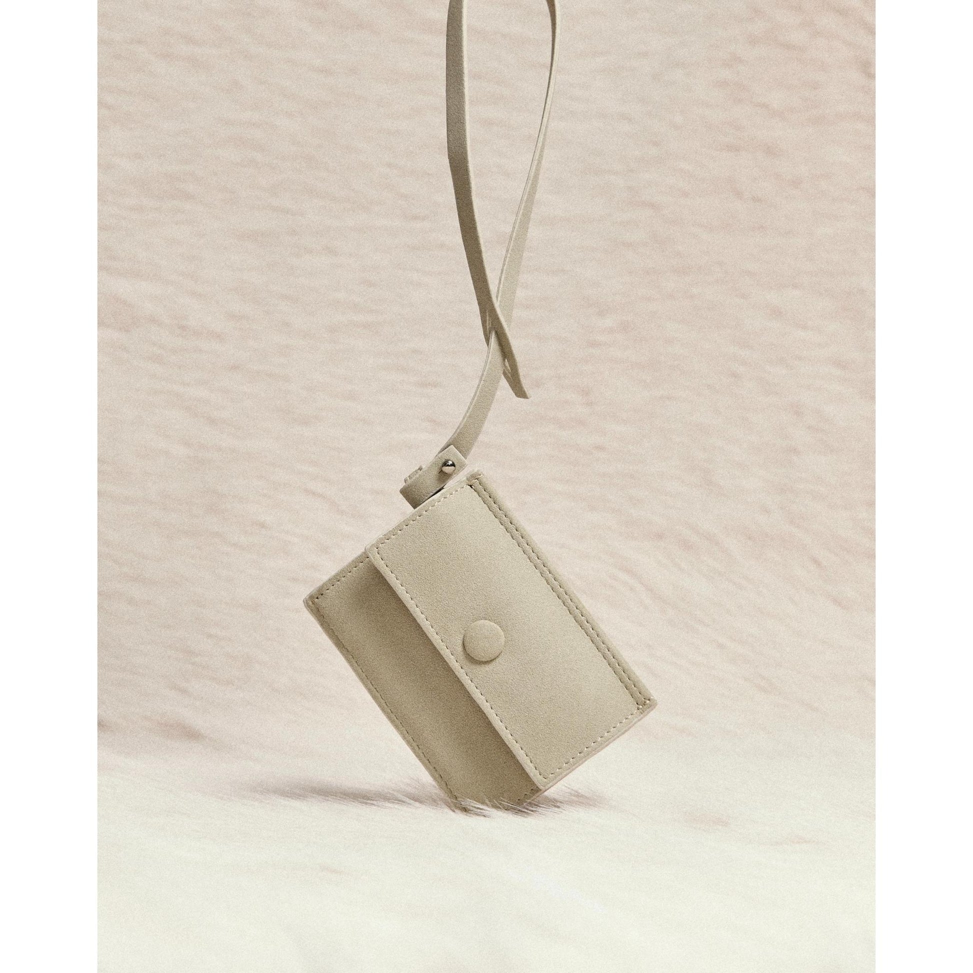 GIGI CARD HOLDER