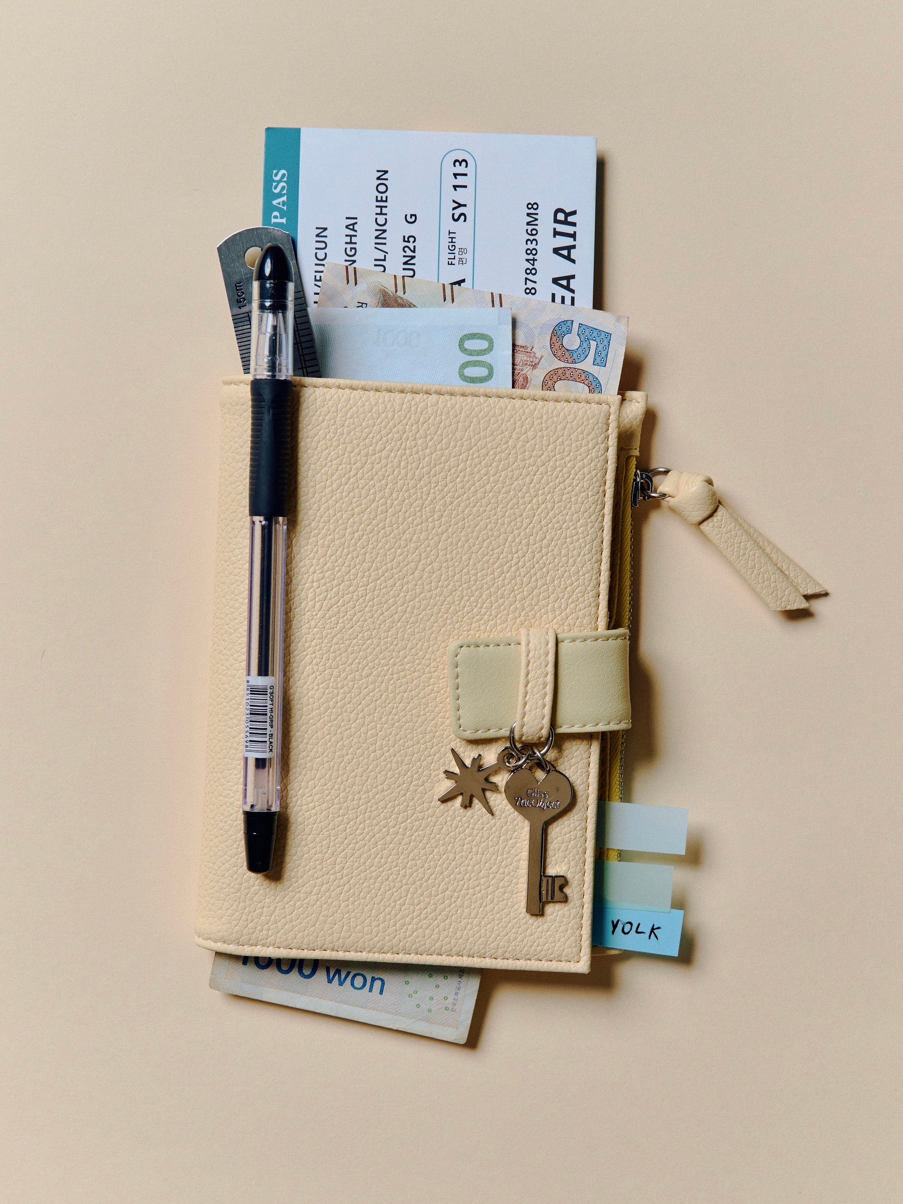 G*LOBAL PASSPORT HOLDER