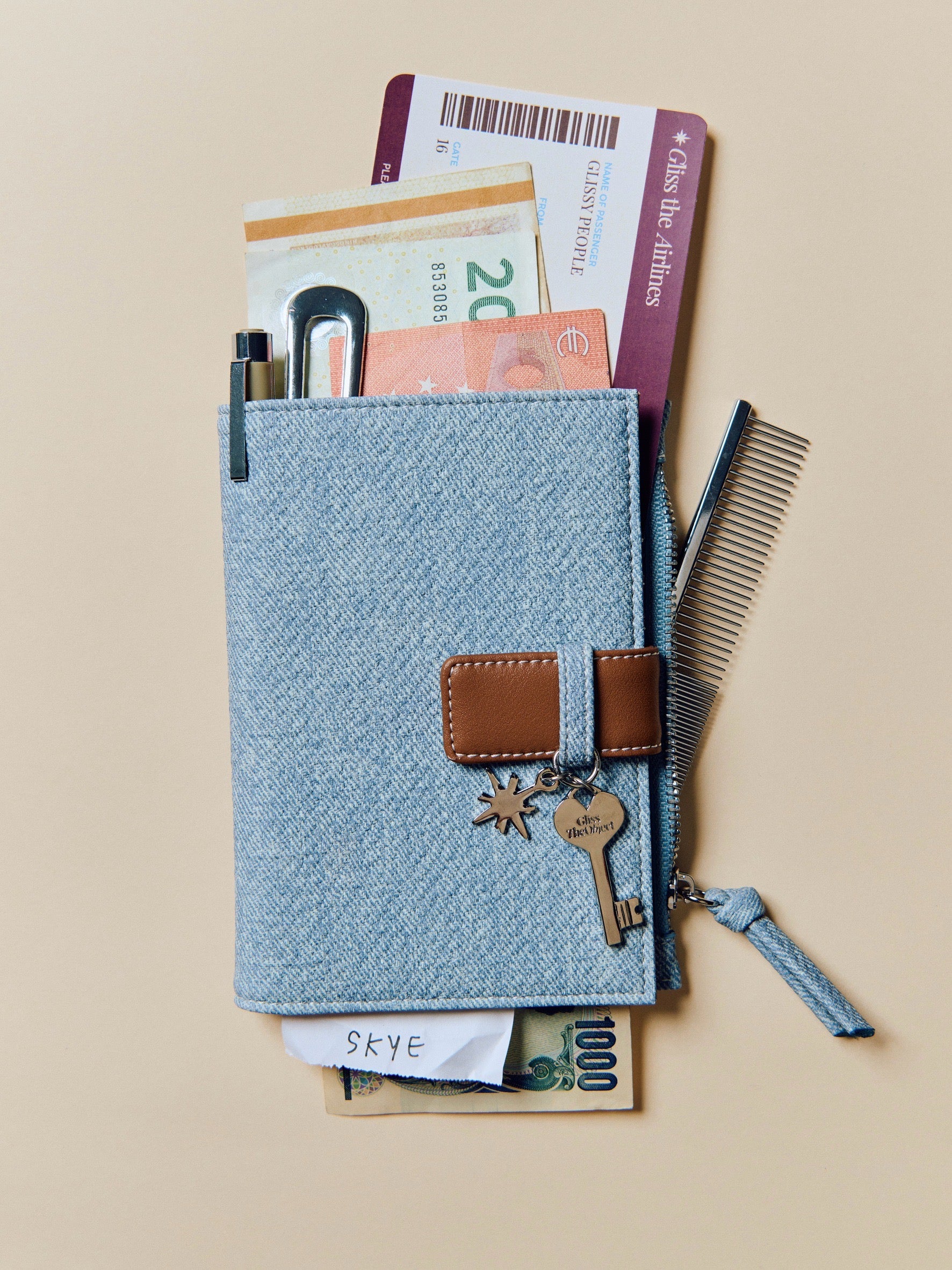 G*LOBAL PASSPORT HOLDER