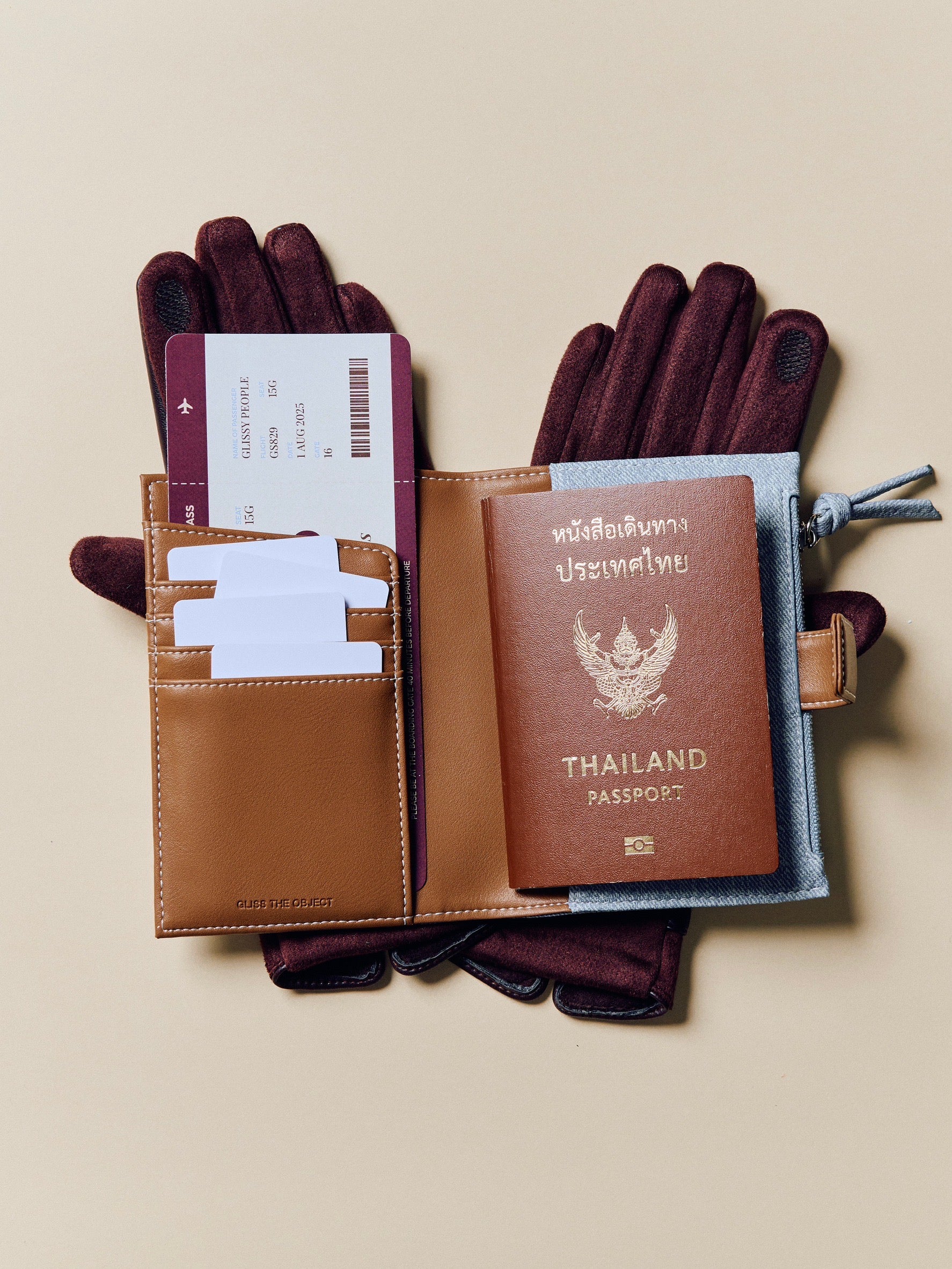 G*LOBAL PASSPORT HOLDER