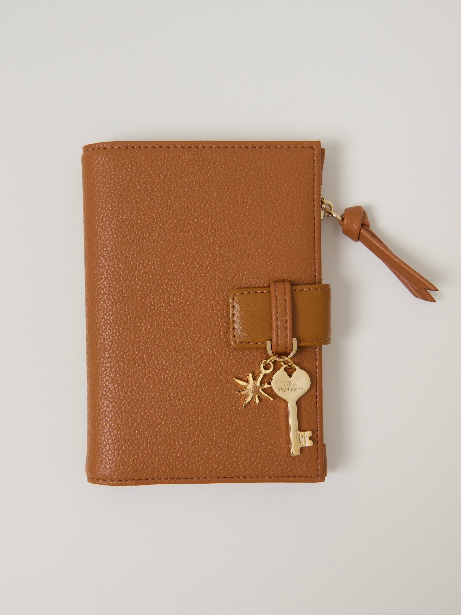 G*LOBAL PASSPORT HOLDER