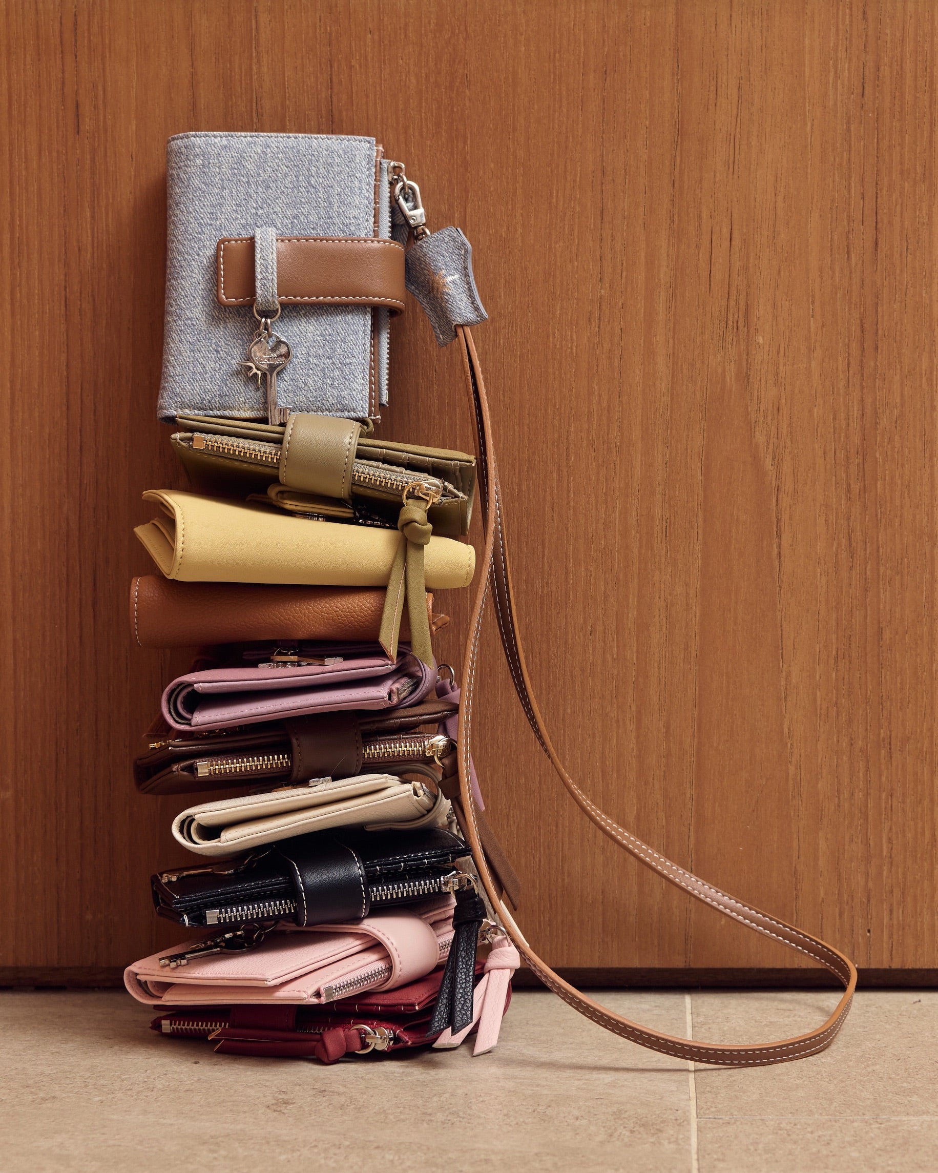 GIGLIO WALLET WITH STRAP