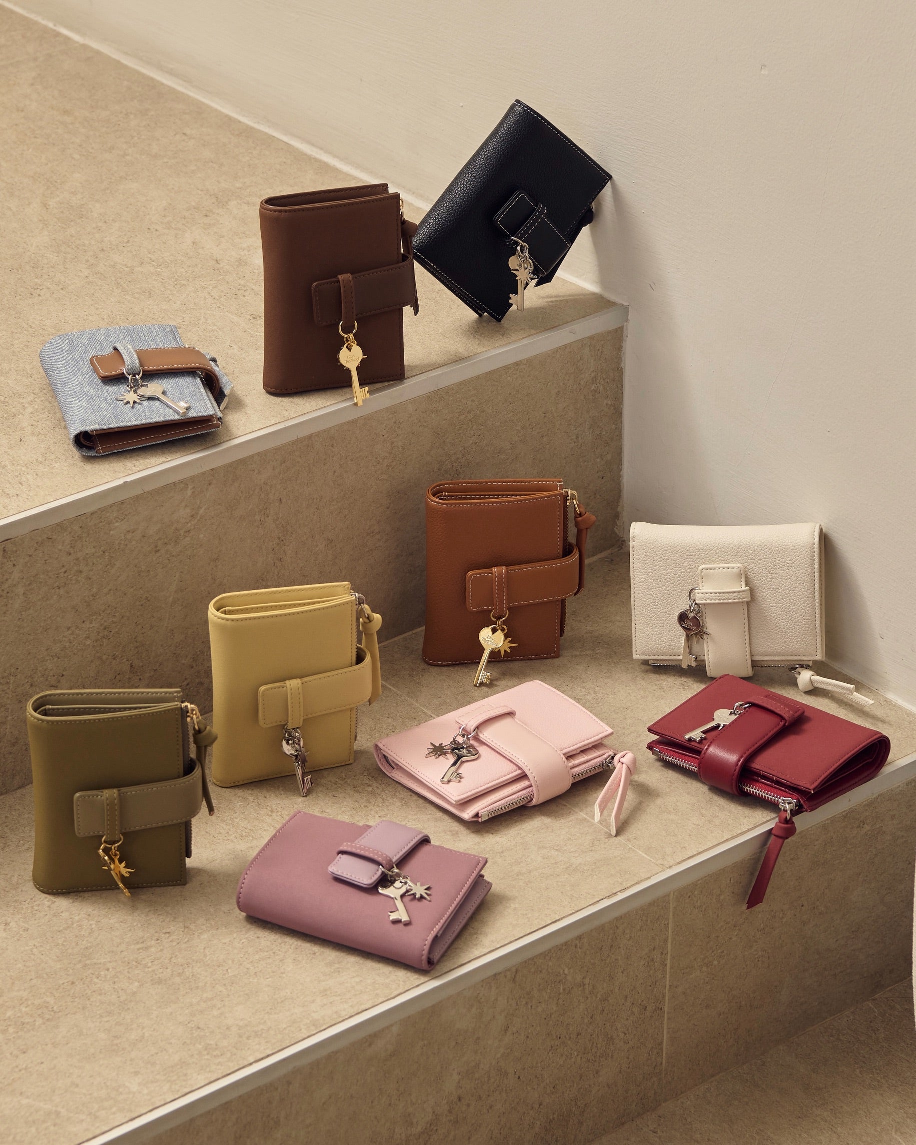 GIGLIO WALLET WITH STRAP