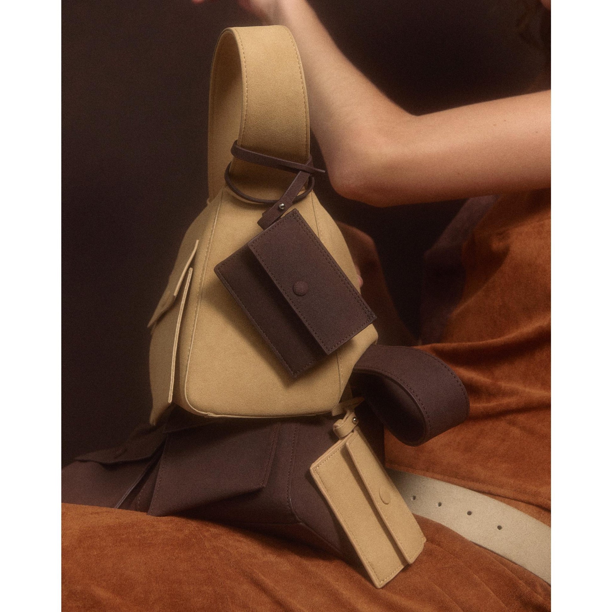GIGI CARD HOLDER