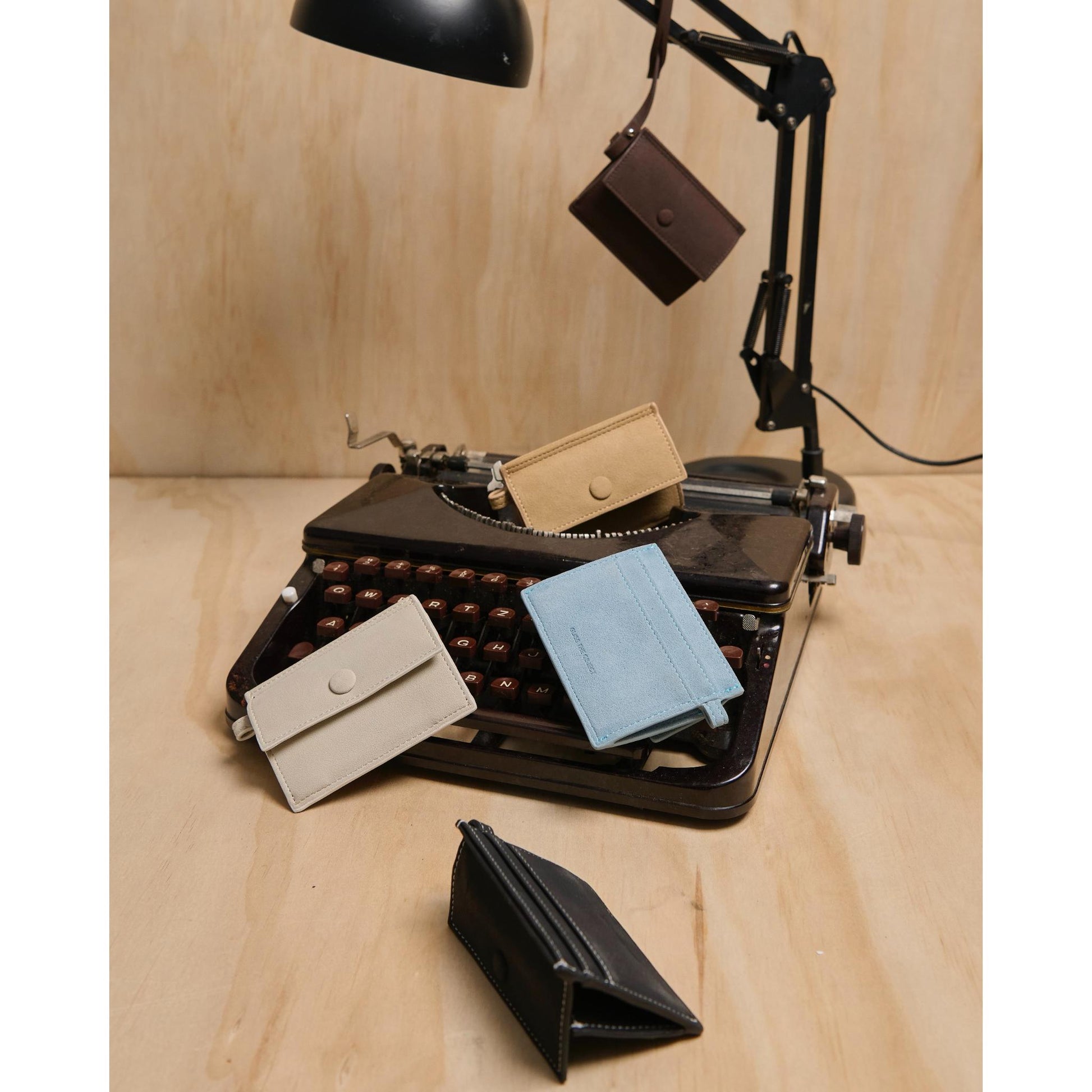 GIGI CARD HOLDER